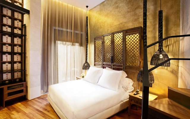 Claris Hotel